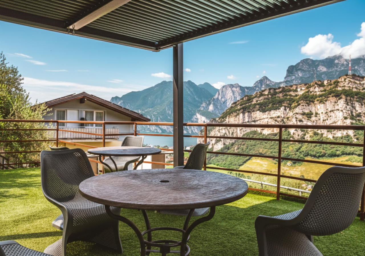 Relaxation area with gazebo and panoramic pool overlooking Lake Garda, Hotel Isola Verde Torbole